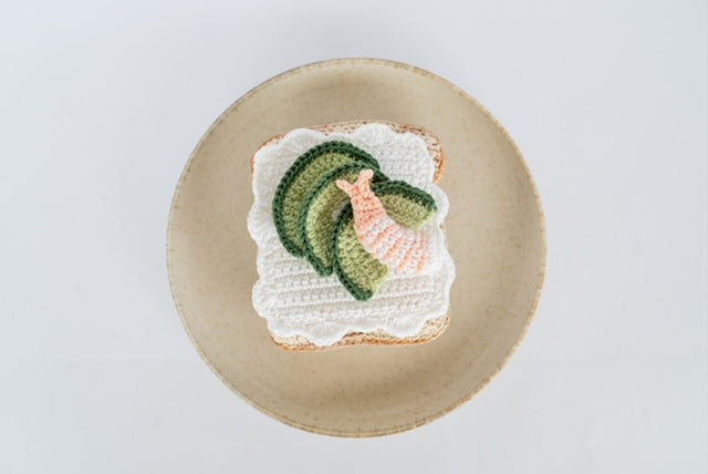 Bruschetta de abacate e camarão